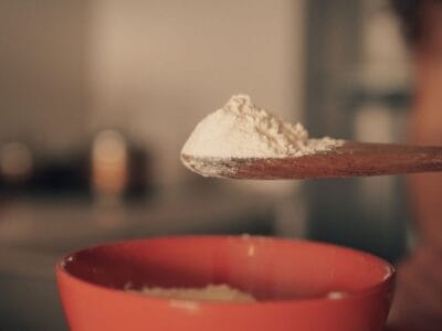 Wat is zuiveringszout? Alles over baking soda, werking en toepassingen